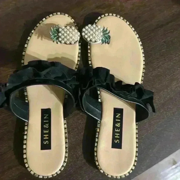 Ruffle Sandal w/ Pineapple - Picture 1 of 3